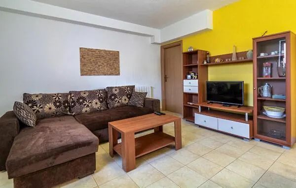 Apartmani Antonio Motovun 0*,  Croatia